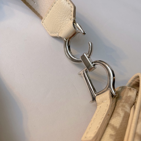 Authentic Dior Embroidered Flower Monogram Crossover Shoulder Bag❤️❤️❤️ - Picture 4 of 16